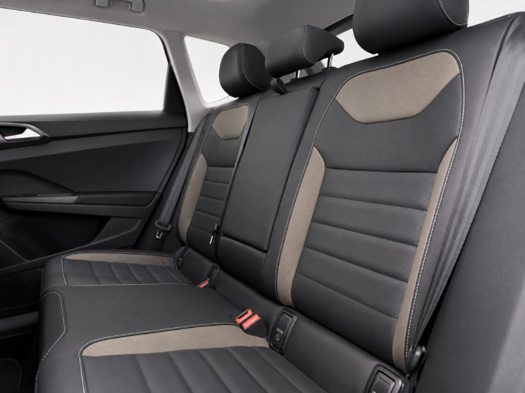 Photo 22 of this VOLKSWAGEN TAOS