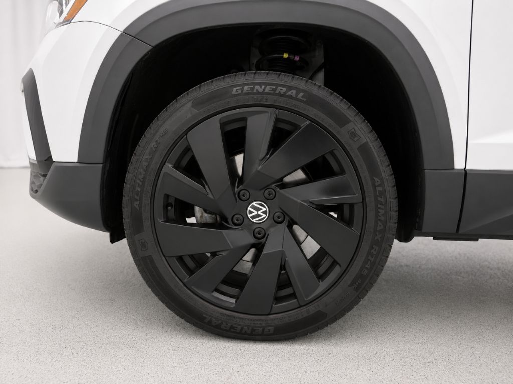 Photo 27 of this VOLKSWAGEN TAOS