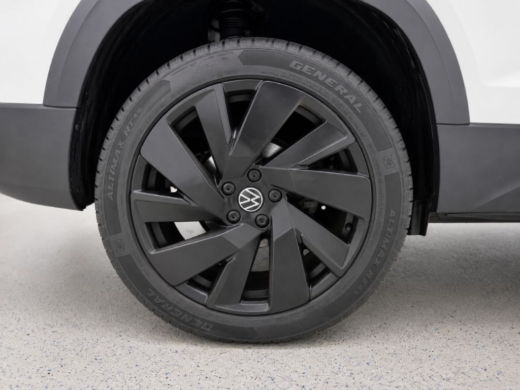 Photo 30 of this VOLKSWAGEN TAOS