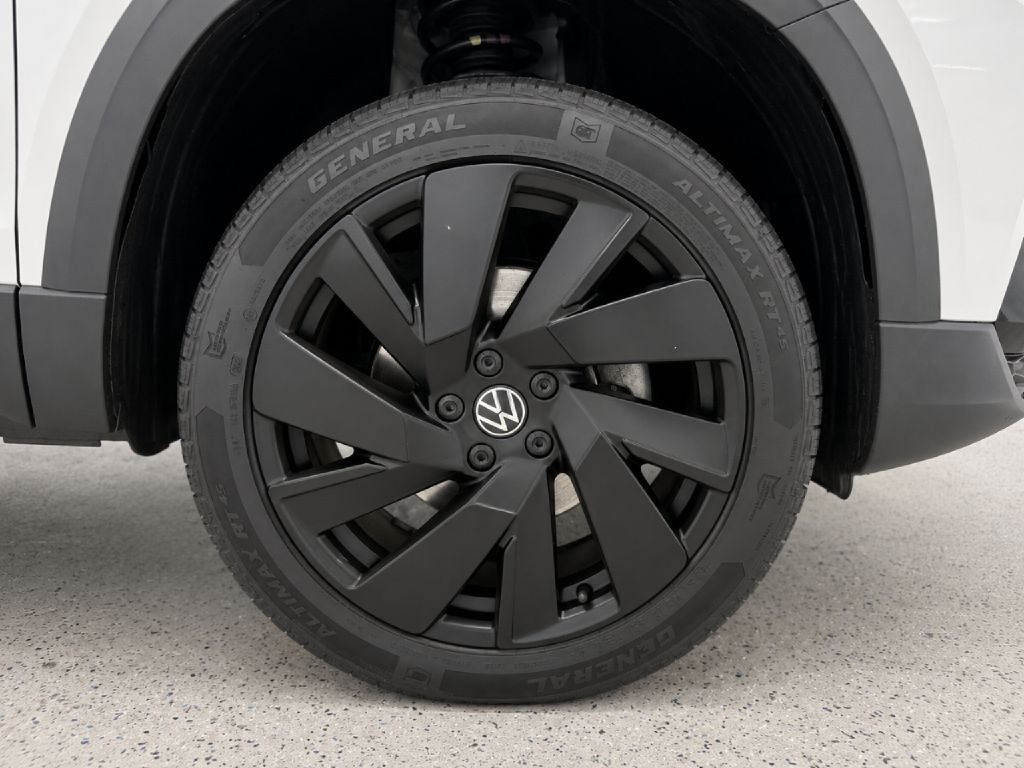 Photo 31 of this VOLKSWAGEN TAOS