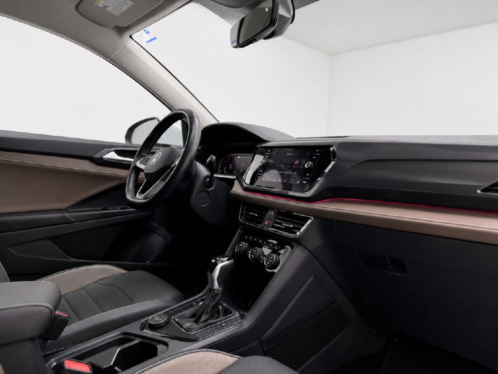 Photo 37 of this VOLKSWAGEN TAOS