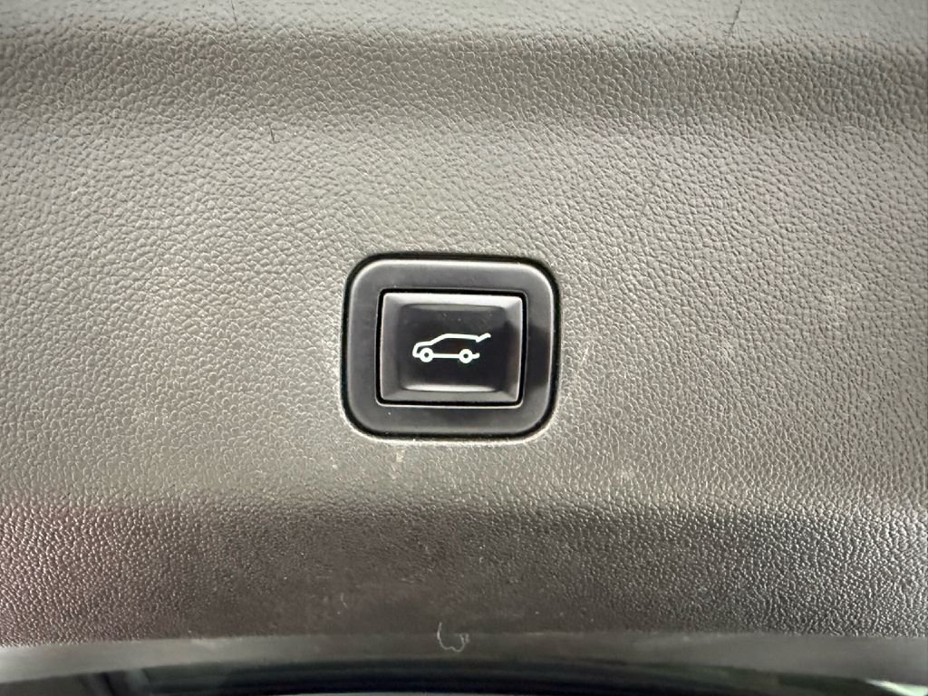 Photo 31 of this CHEVROLET TAHOE