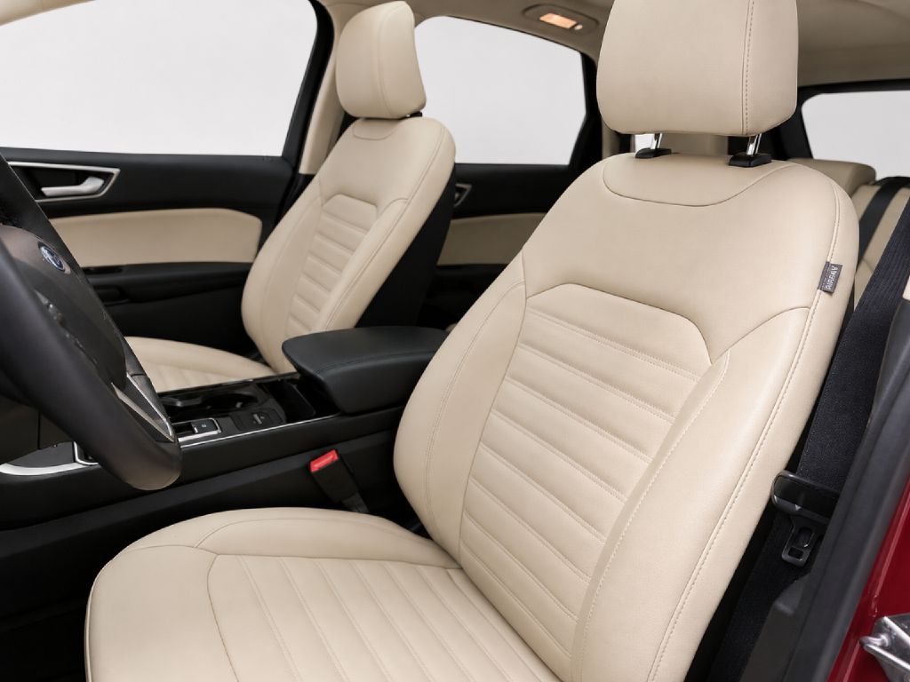 Photo 9 of this FORD EDGE