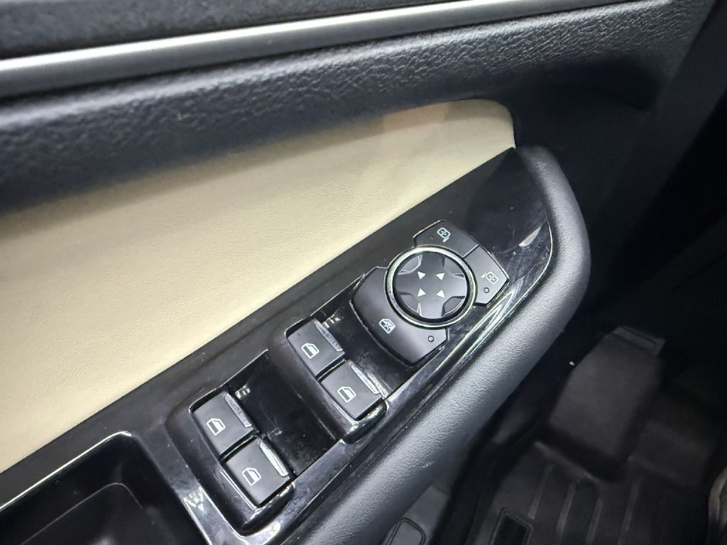 Photo 12 of this FORD EDGE