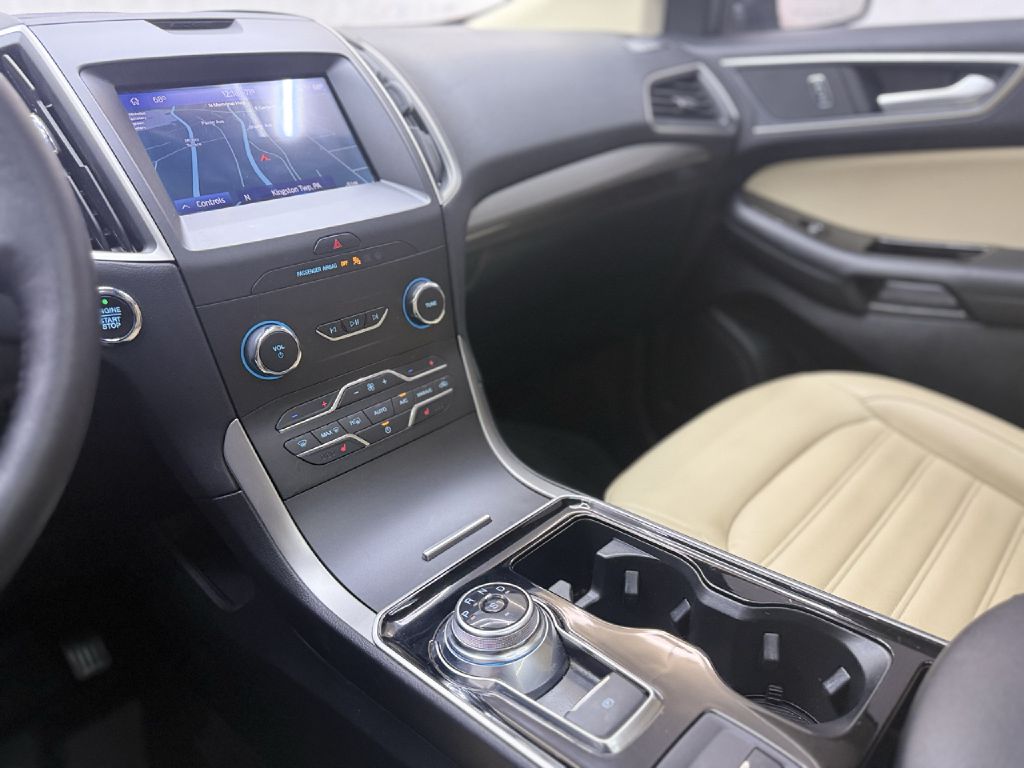 Photo 20 of this FORD EDGE