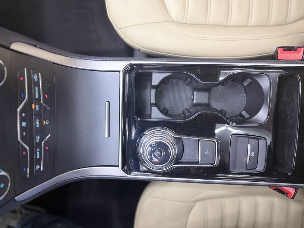 Photo 21 of this FORD EDGE