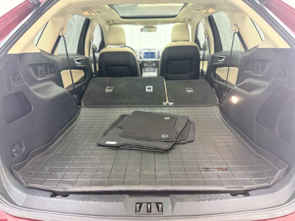 Photo 27 of this FORD EDGE