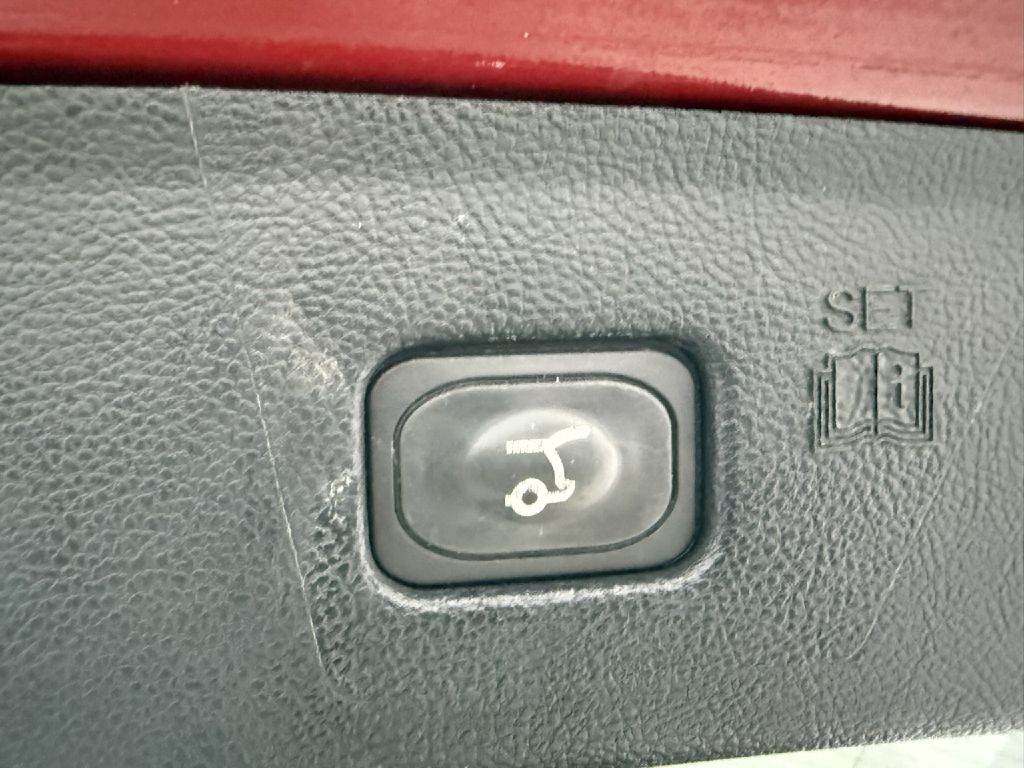 Photo 28 of this FORD EDGE