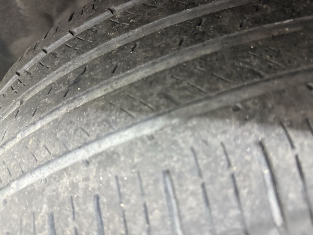Photo 30 of this FORD EDGE