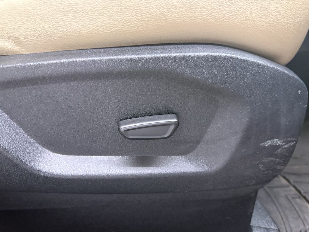 Photo 40 of this FORD EDGE