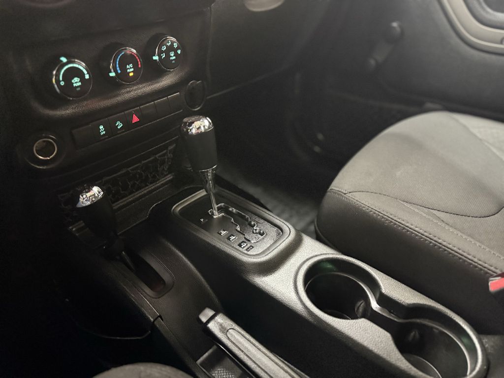 Photo 17 of this JEEP WRANGLER UNLIMI