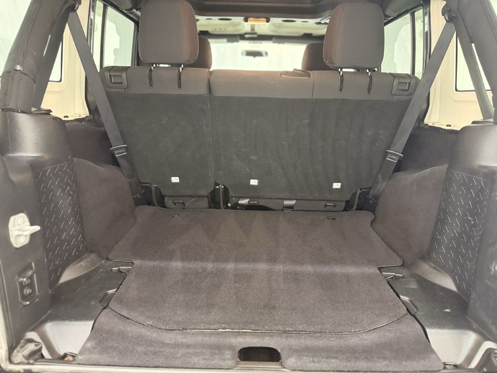 Photo 22 of this JEEP WRANGLER UNLIMI