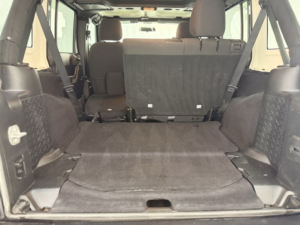 Photo 23 of this JEEP WRANGLER UNLIMI