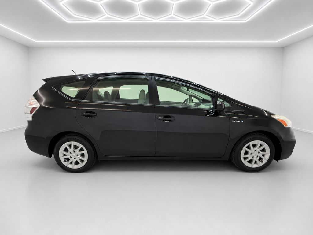 Photo 2 of this TOYOTA PRIUS V