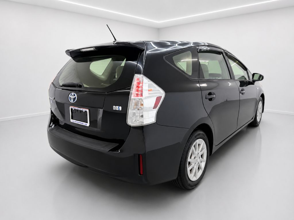 Photo 3 of this TOYOTA PRIUS V