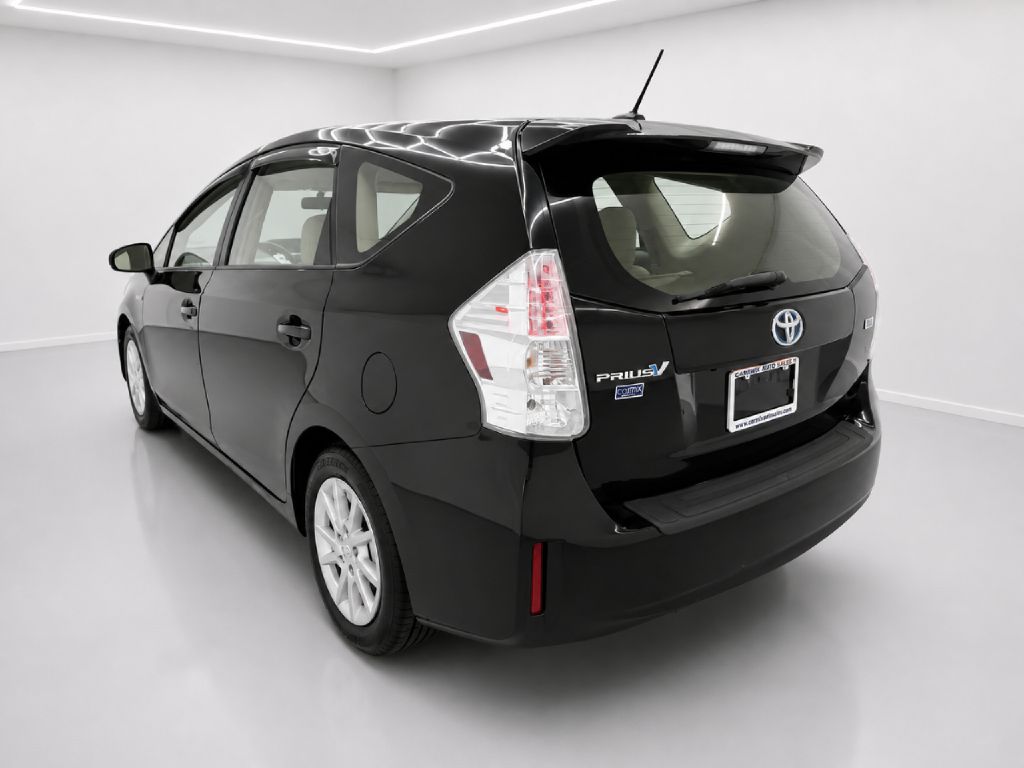Photo 5 of this TOYOTA PRIUS V