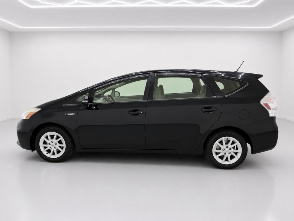 Photo 6 of this TOYOTA PRIUS V