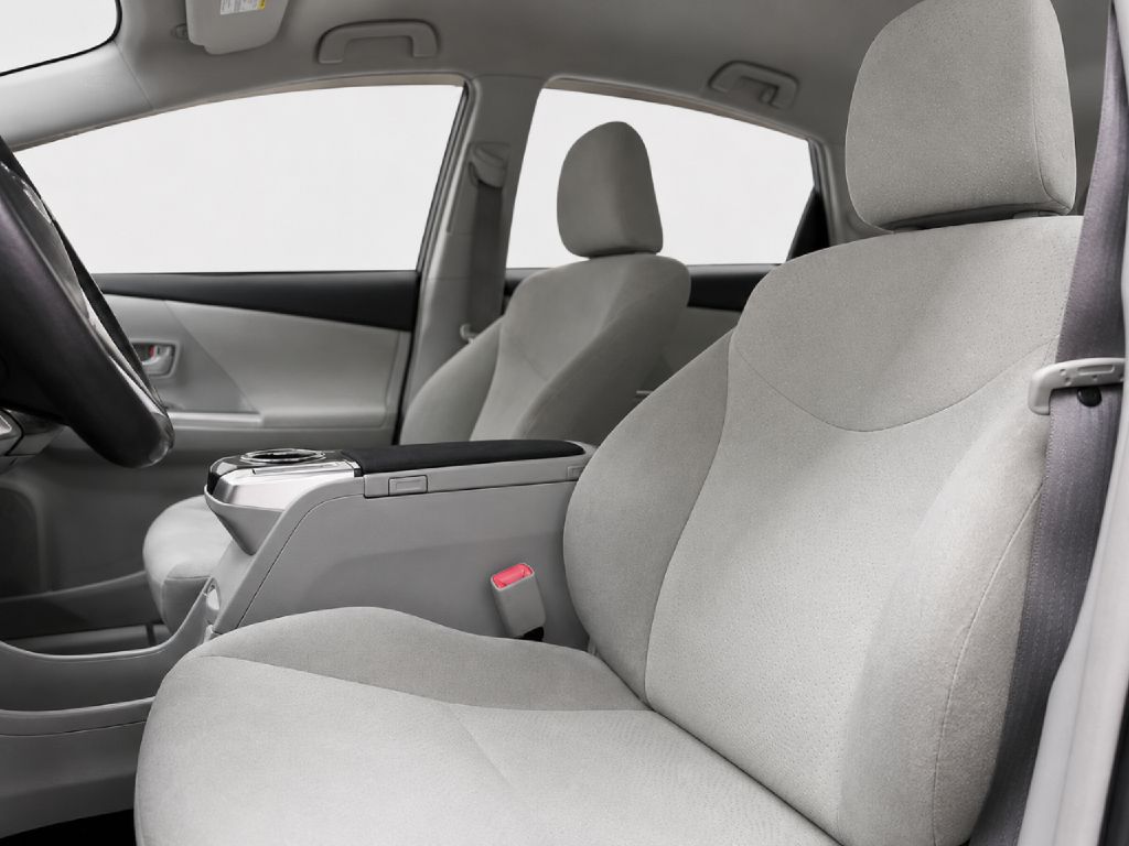 Photo 9 of this TOYOTA PRIUS V