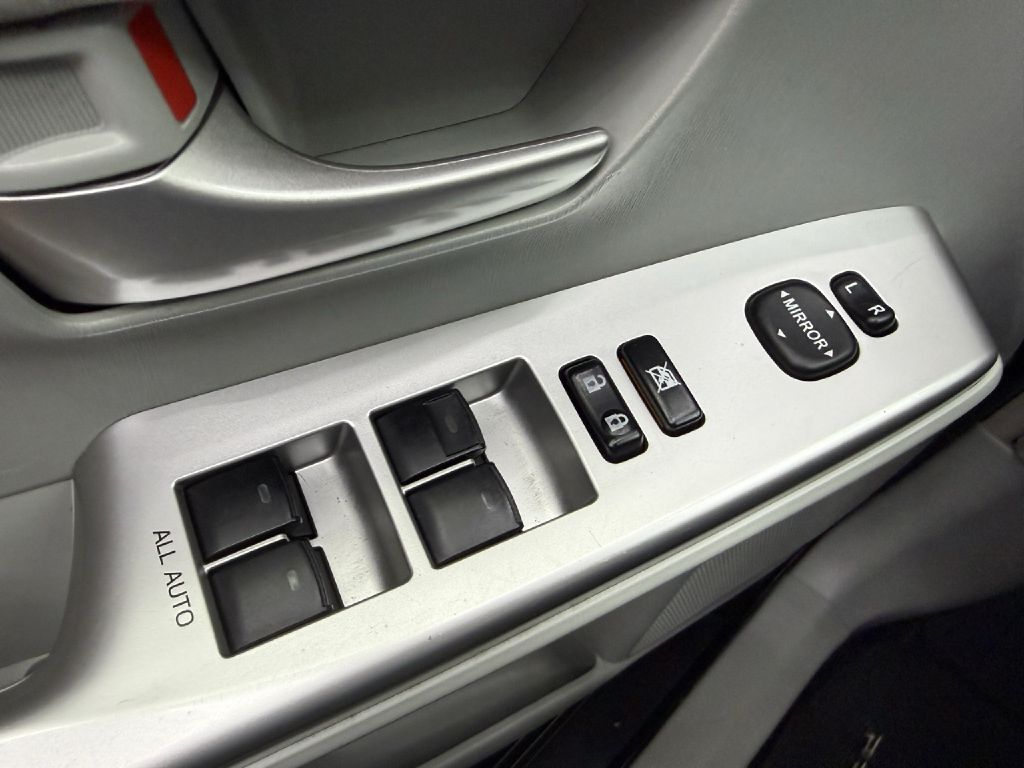 Photo 10 of this TOYOTA PRIUS V
