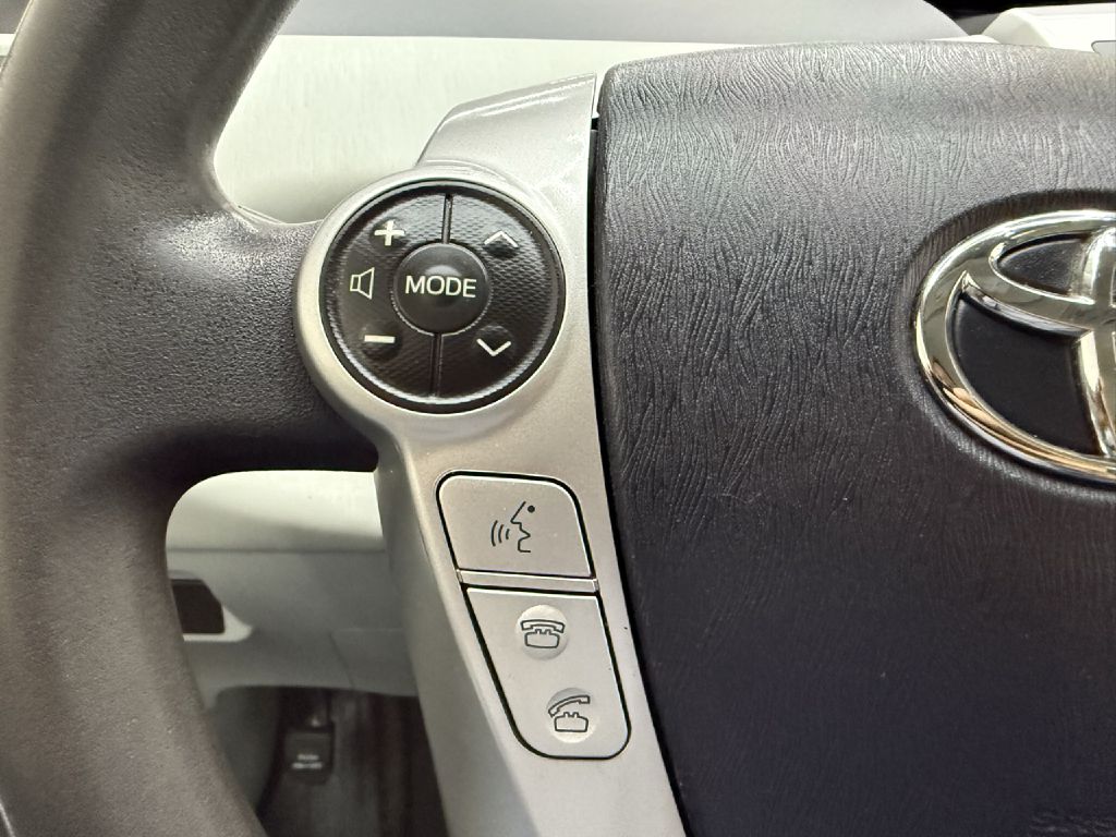 Photo 12 of this TOYOTA PRIUS V