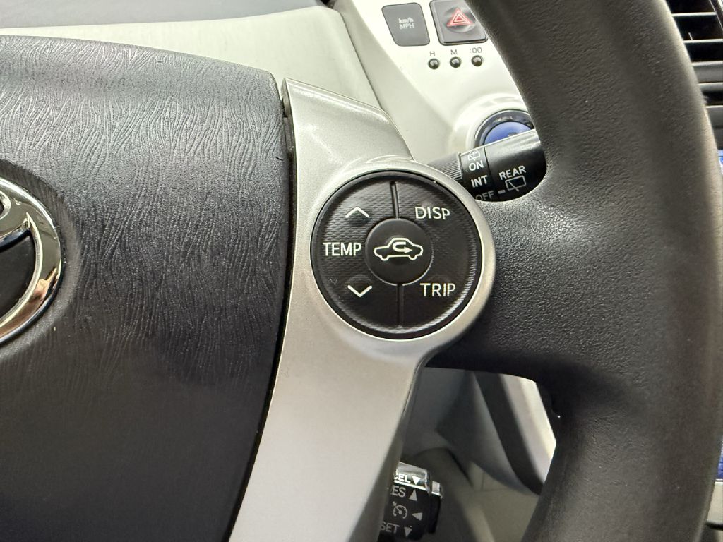Photo 13 of this TOYOTA PRIUS V