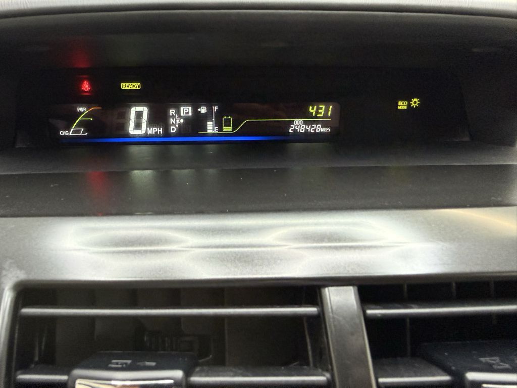 Photo 14 of this TOYOTA PRIUS V