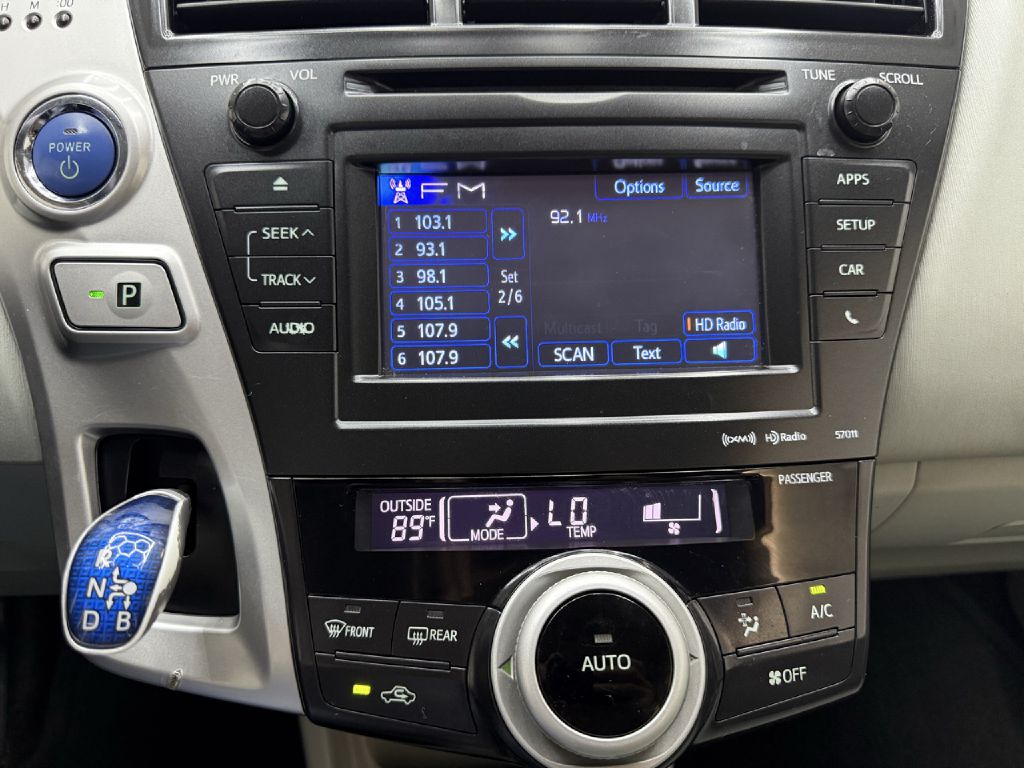 Photo 15 of this TOYOTA PRIUS V