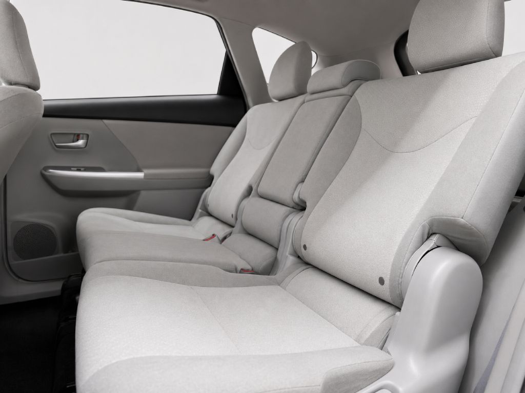 Photo 19 of this TOYOTA PRIUS V