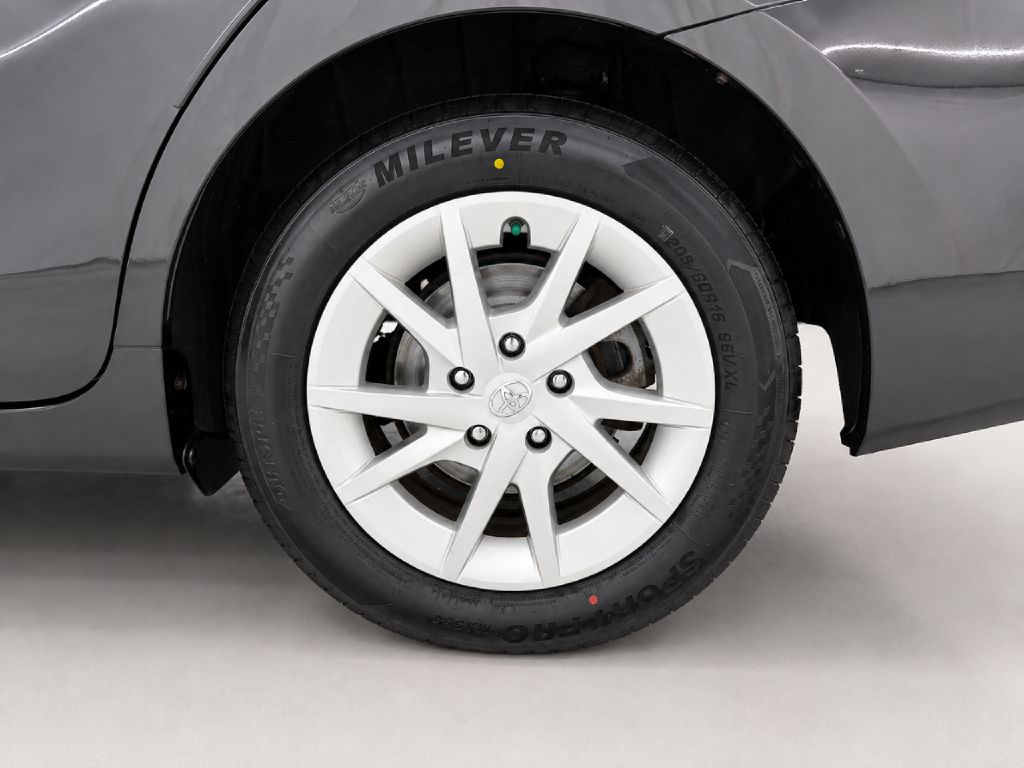 Photo 26 of this TOYOTA PRIUS V