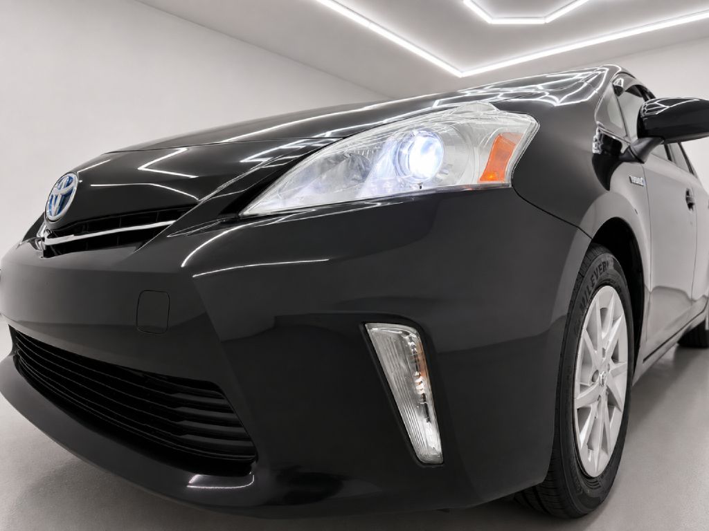 Photo 31 of this TOYOTA PRIUS V