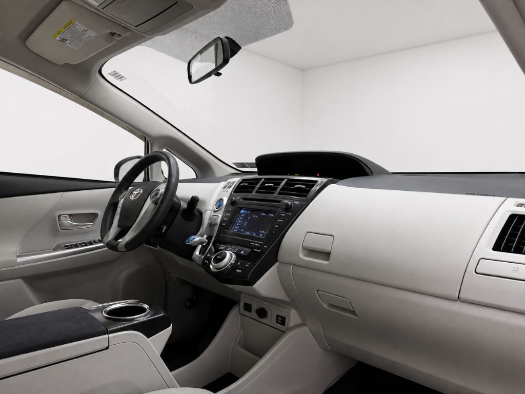 Photo 34 of this TOYOTA PRIUS V