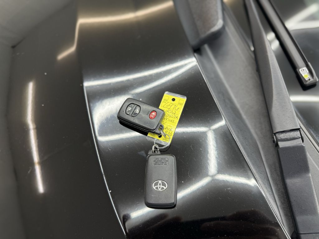 Photo 36 of this TOYOTA PRIUS V