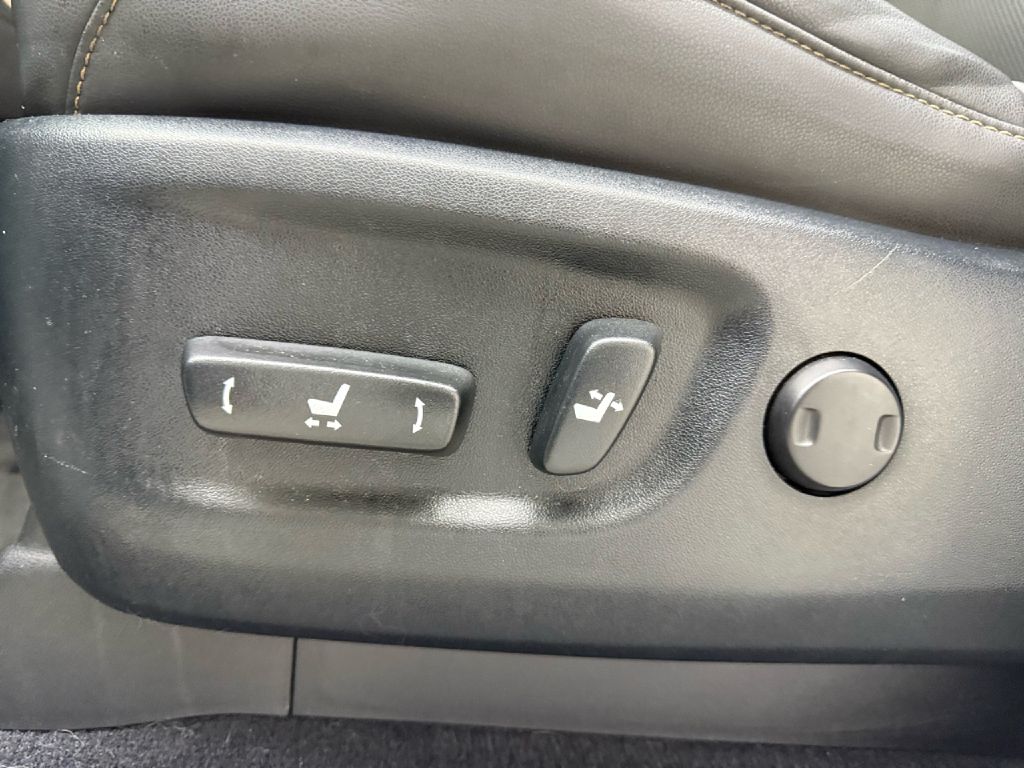 Photo 10 of this LEXUS GX 460