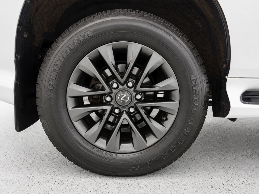Photo 33 of this LEXUS GX 460