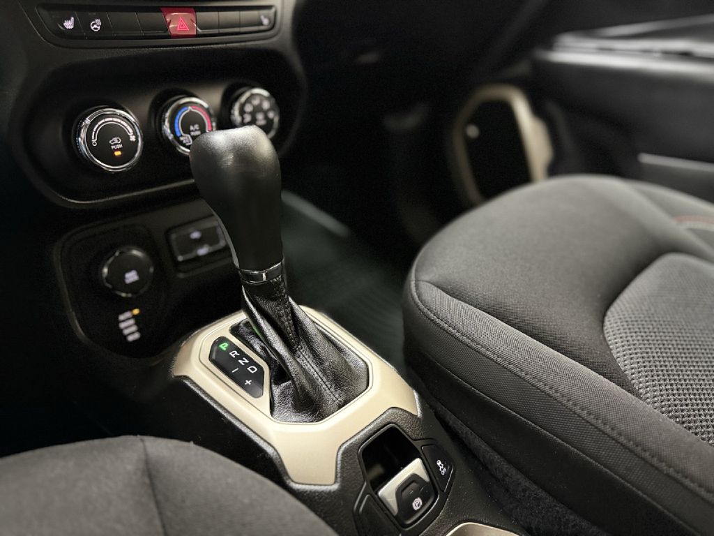 Photo 19 of this JEEP RENEGADE