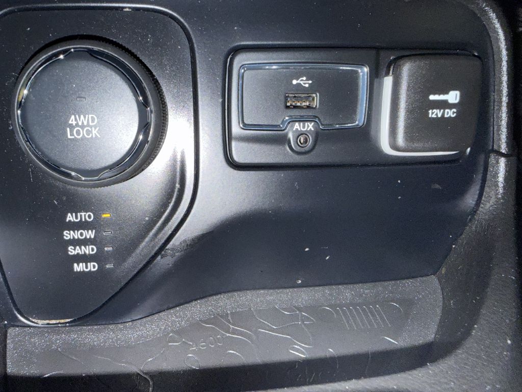 Photo 21 of this JEEP RENEGADE