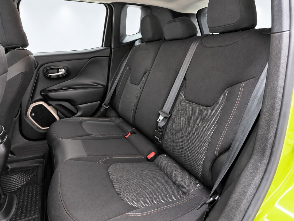 Photo 22 of this JEEP RENEGADE
