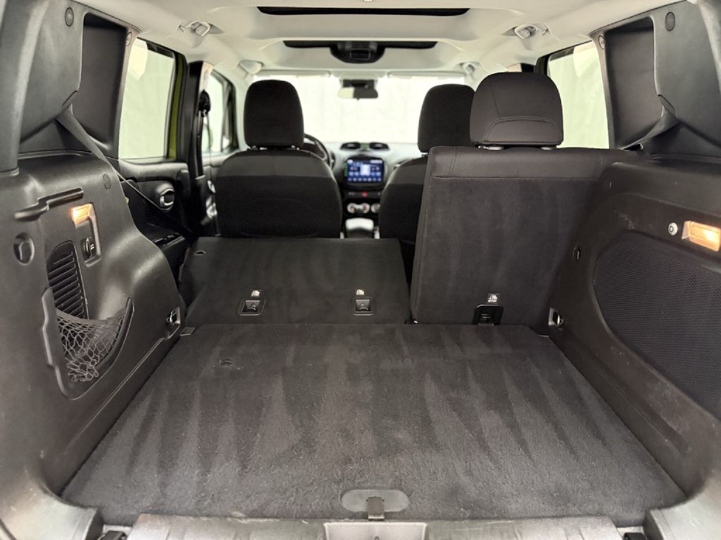 Photo 26 of this JEEP RENEGADE