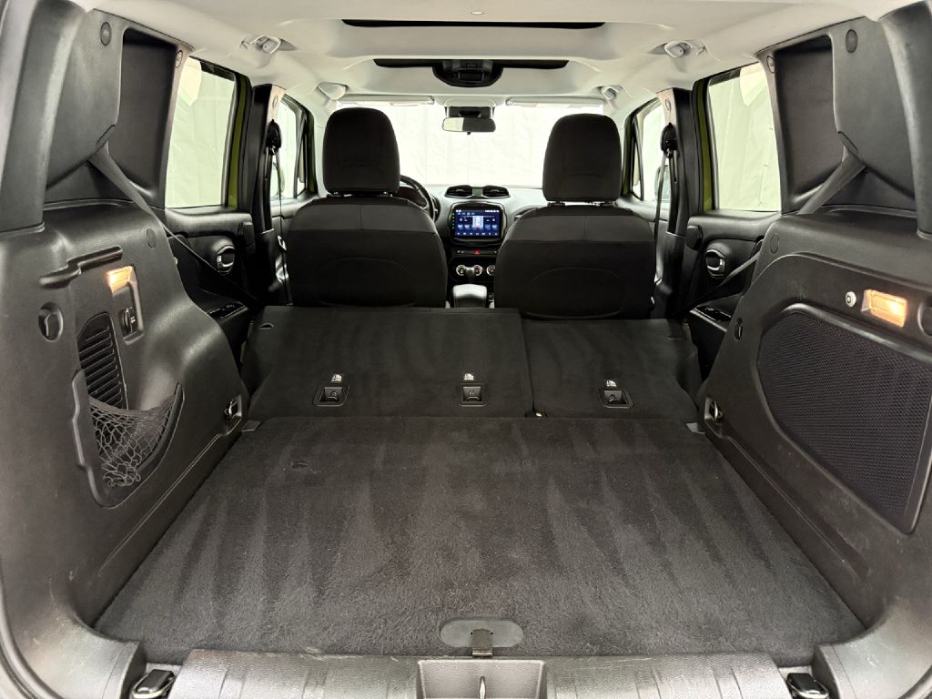 Photo 27 of this JEEP RENEGADE