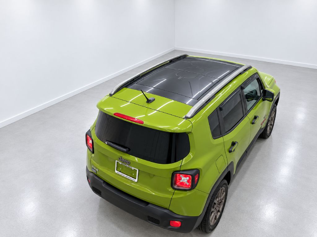 Photo 34 of this JEEP RENEGADE