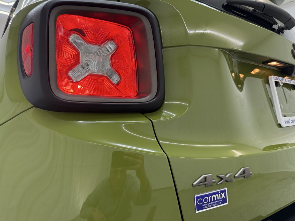 Photo 37 of this JEEP RENEGADE