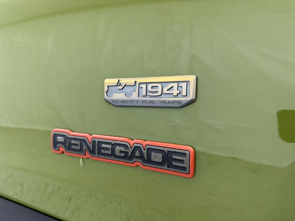 Photo 38 of this JEEP RENEGADE