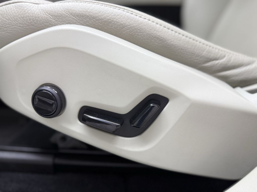 Photo 10 of this VOLVO XC60