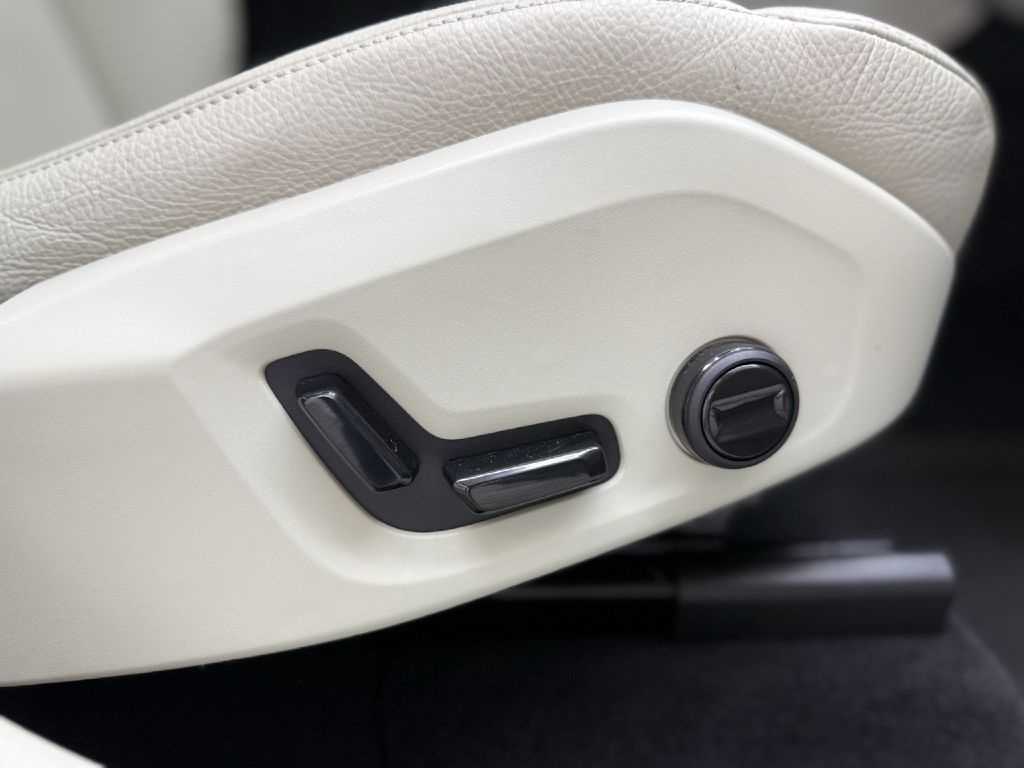 Photo 43 of this VOLVO XC60