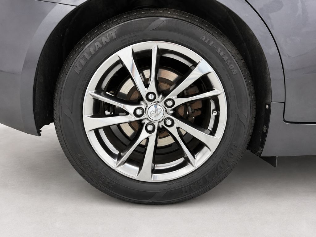 Photo 28 of this INFINITI Q50