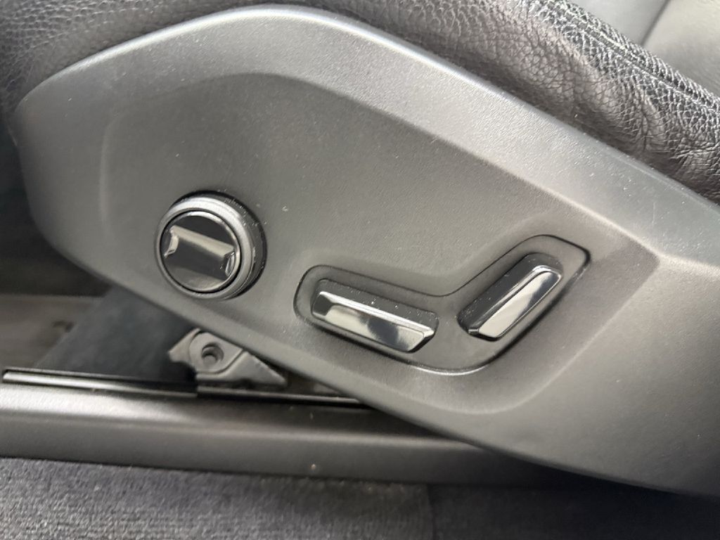 Photo 10 of this VOLVO XC90