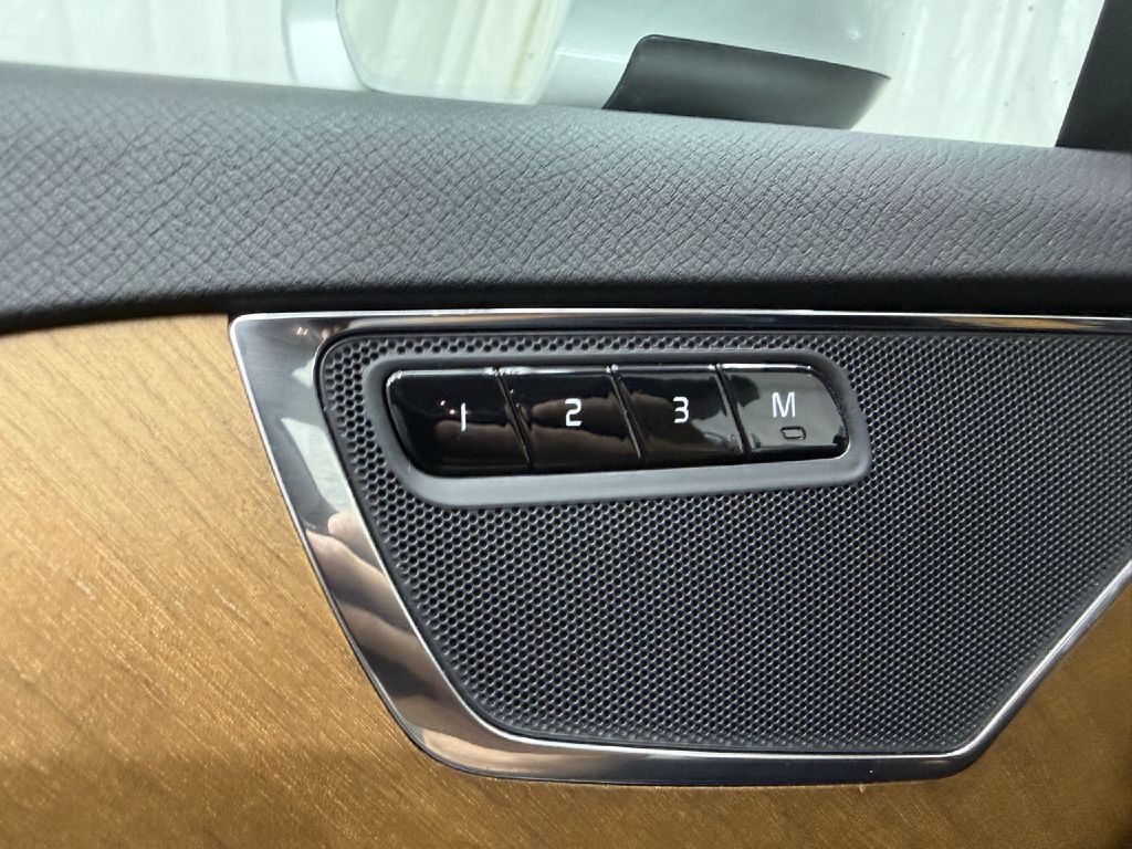 Photo 13 of this VOLVO XC90
