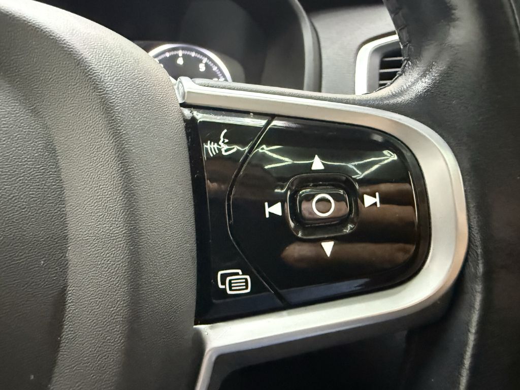 Photo 16 of this VOLVO XC90