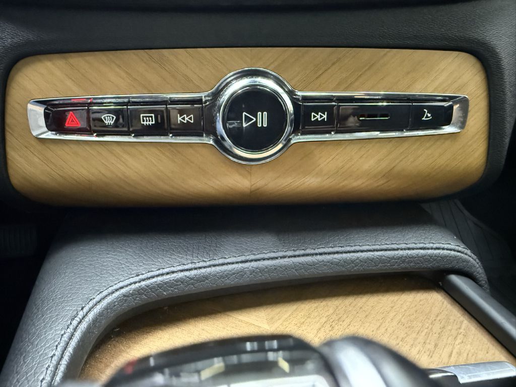 Photo 21 of this VOLVO XC90