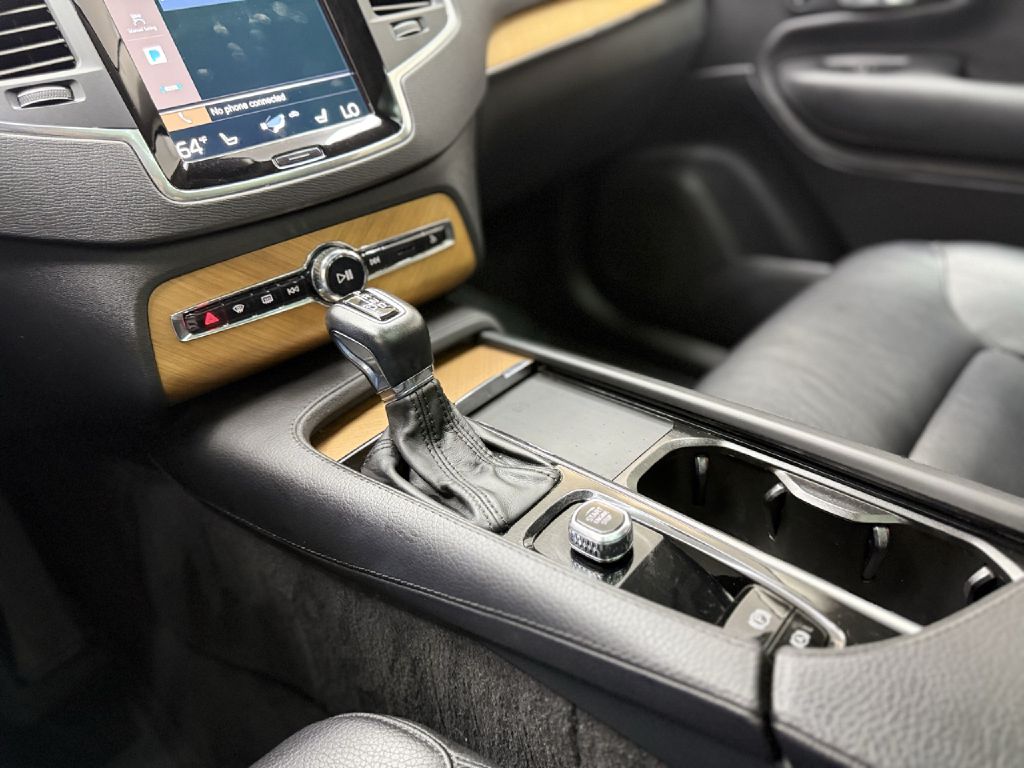 Photo 22 of this VOLVO XC90